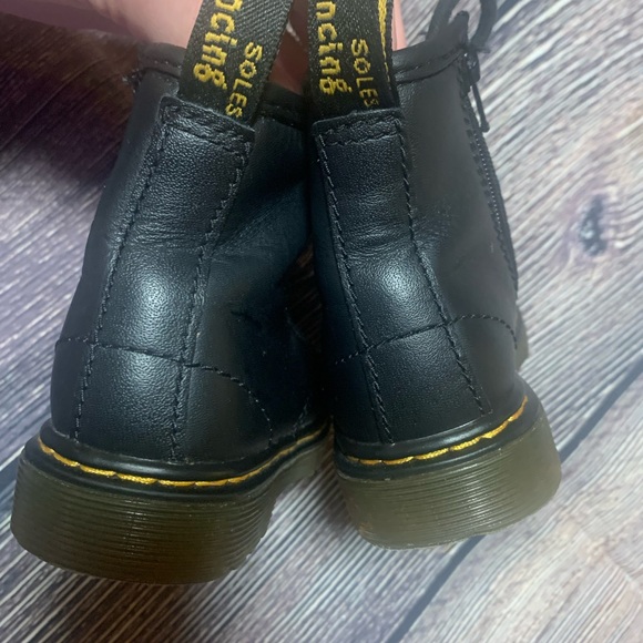 Dr. Martens kids Black Boots size 7 - Picture 8 of 13